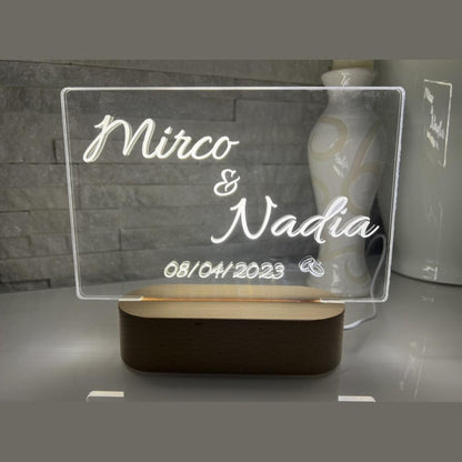 Targa LED personalizzata con nomi e data incisa al laser